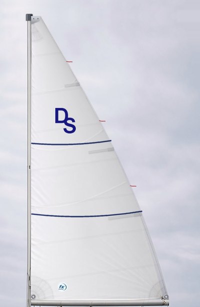 White Dacron mainsail for the O'Day Daysailer: cross-cut panels, batten pockets White Dacron mainsail for the O'Day Daysailer: cross-cut panels, batten pockets