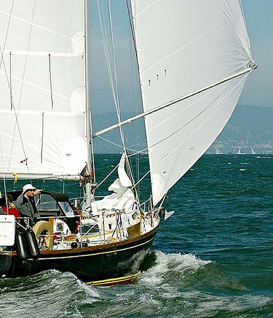 Cruising sloop upwind