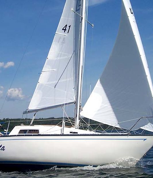 Siesta under full sail
